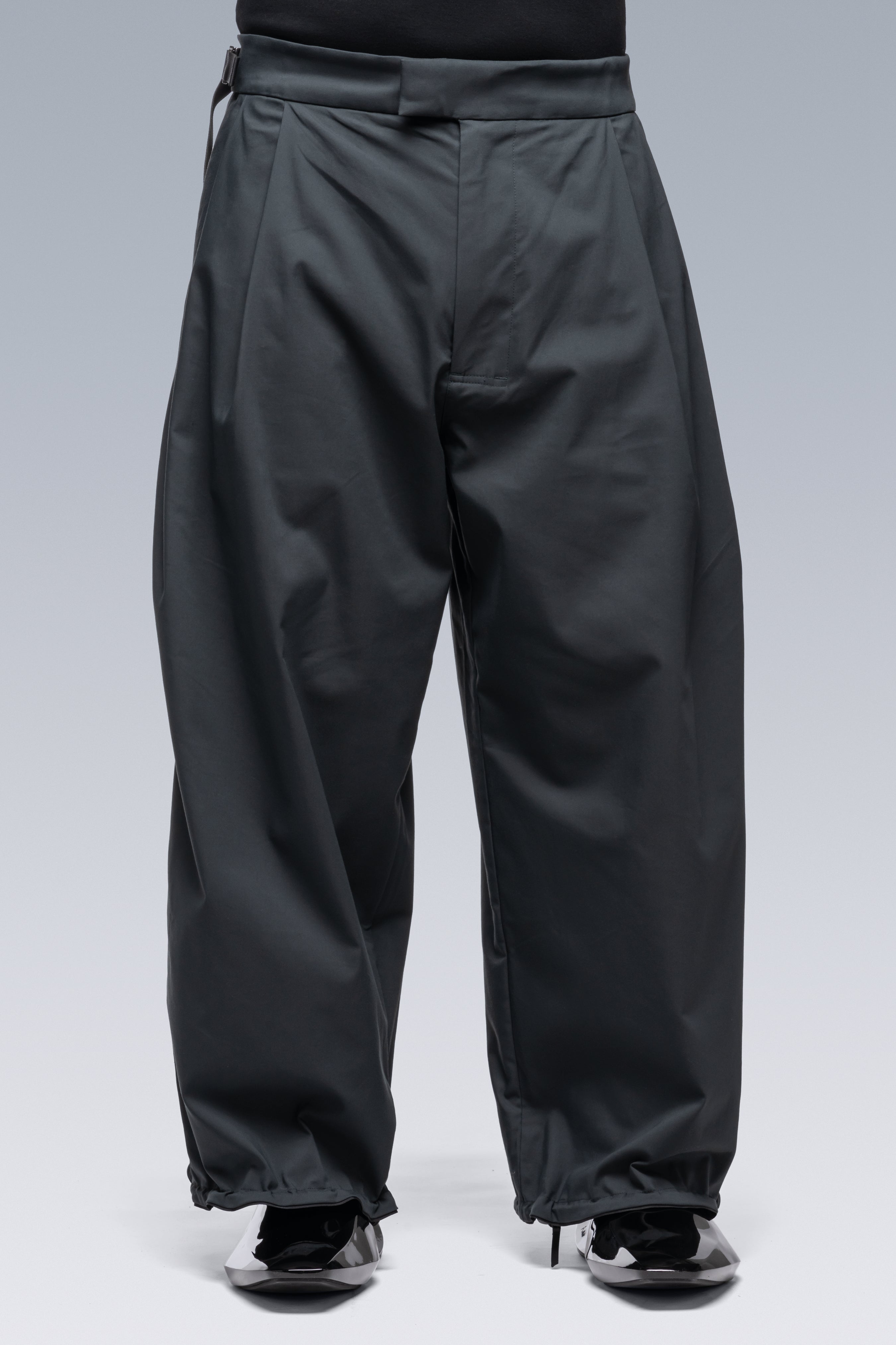 ACRONYM - P48-CH Micro Twill Pleated Trouser - Schwarzgrün