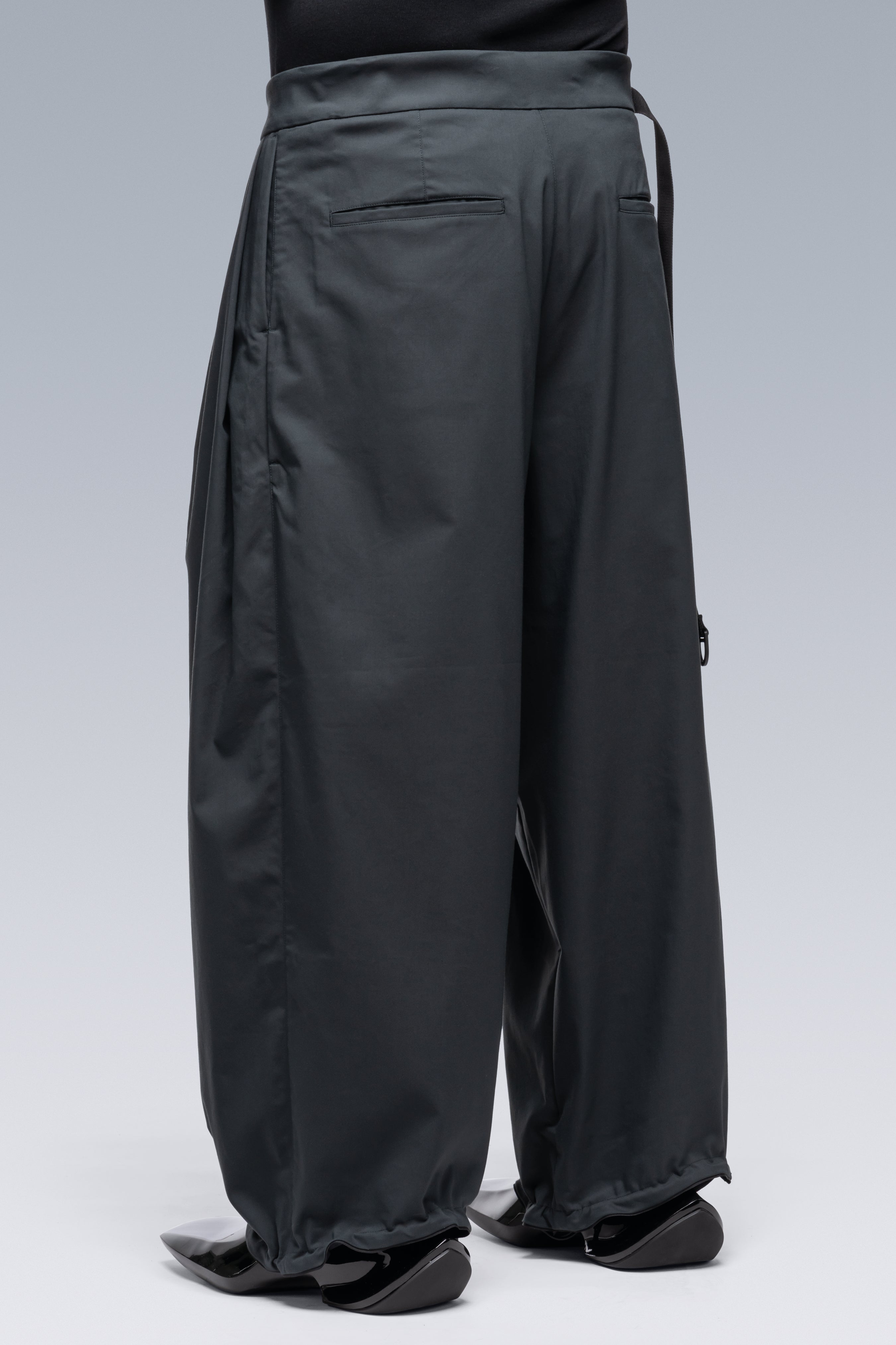 ACRONYM - P48-CH Micro Twill Pleated Trouser - Schwarzgrün