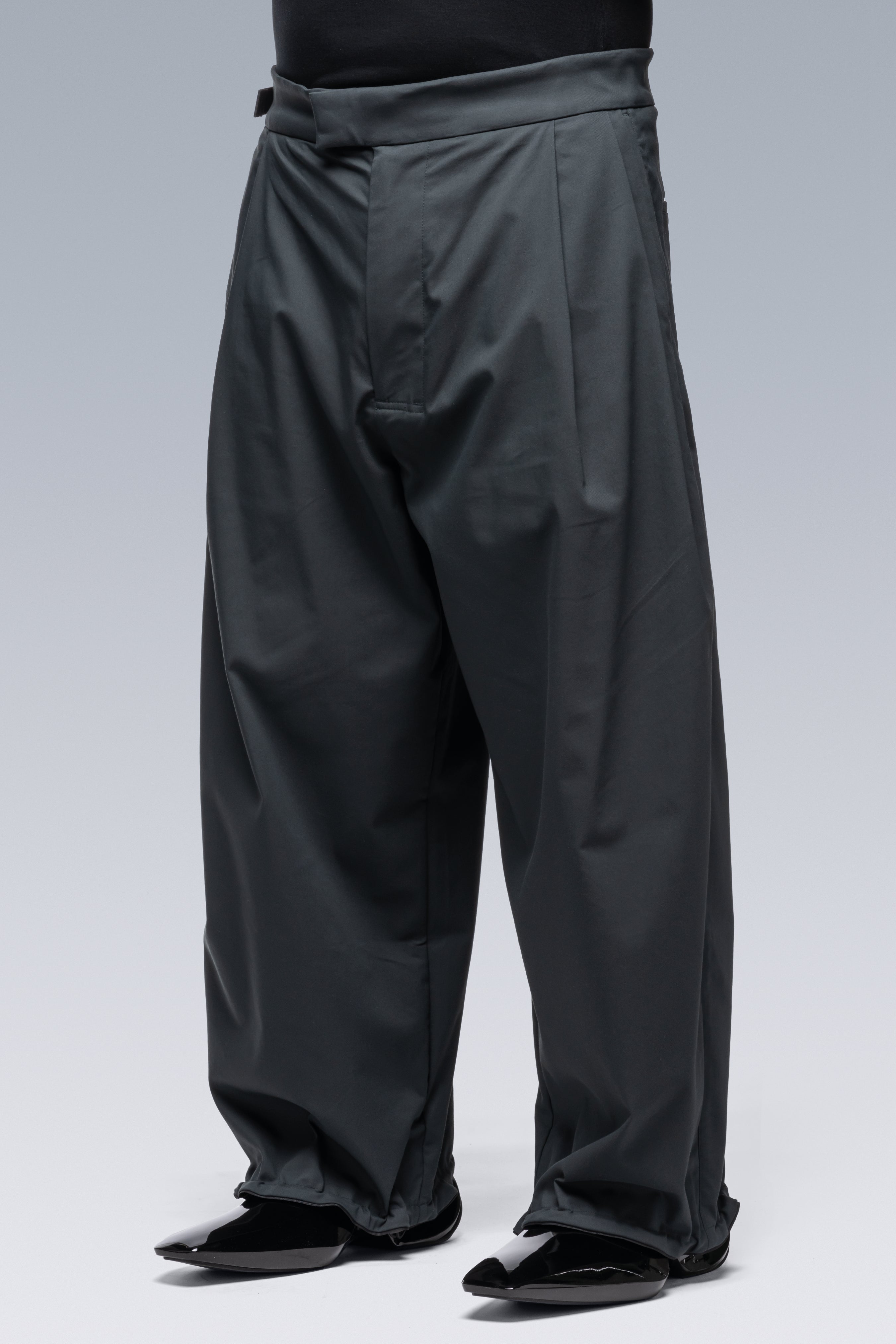 ACRONYM - P48-CH Micro Twill Pleated Trouser - Schwarzgrün