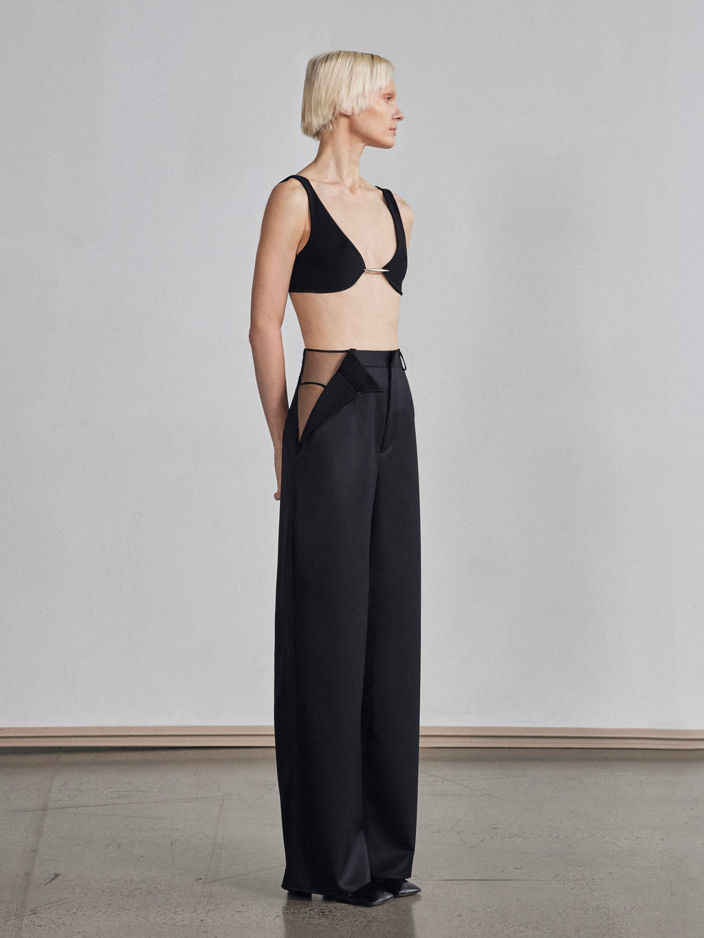 PEEK OPEN THIGH PANTS BLACK