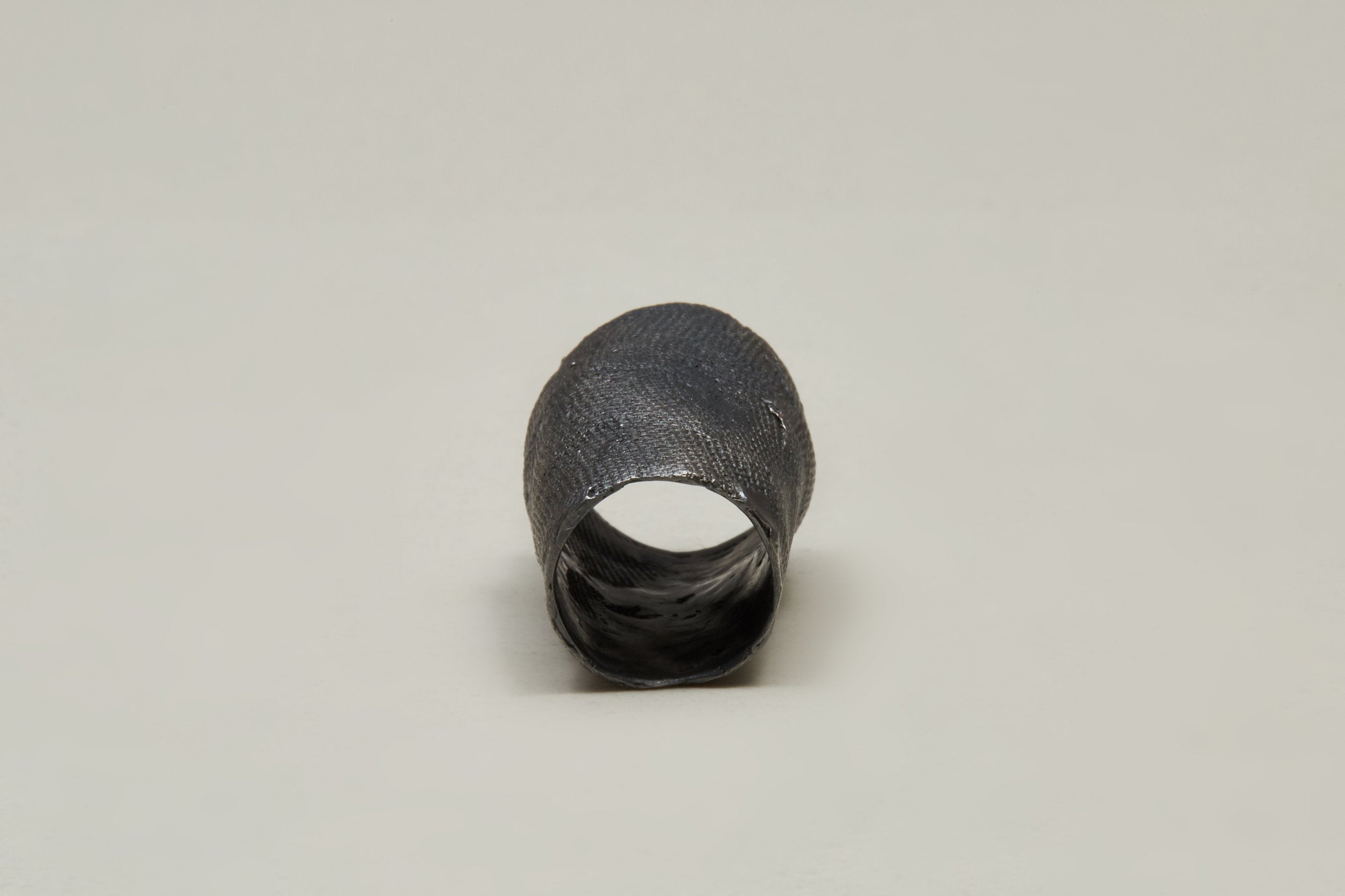 VTGR01 BLACK BANDAGE RING