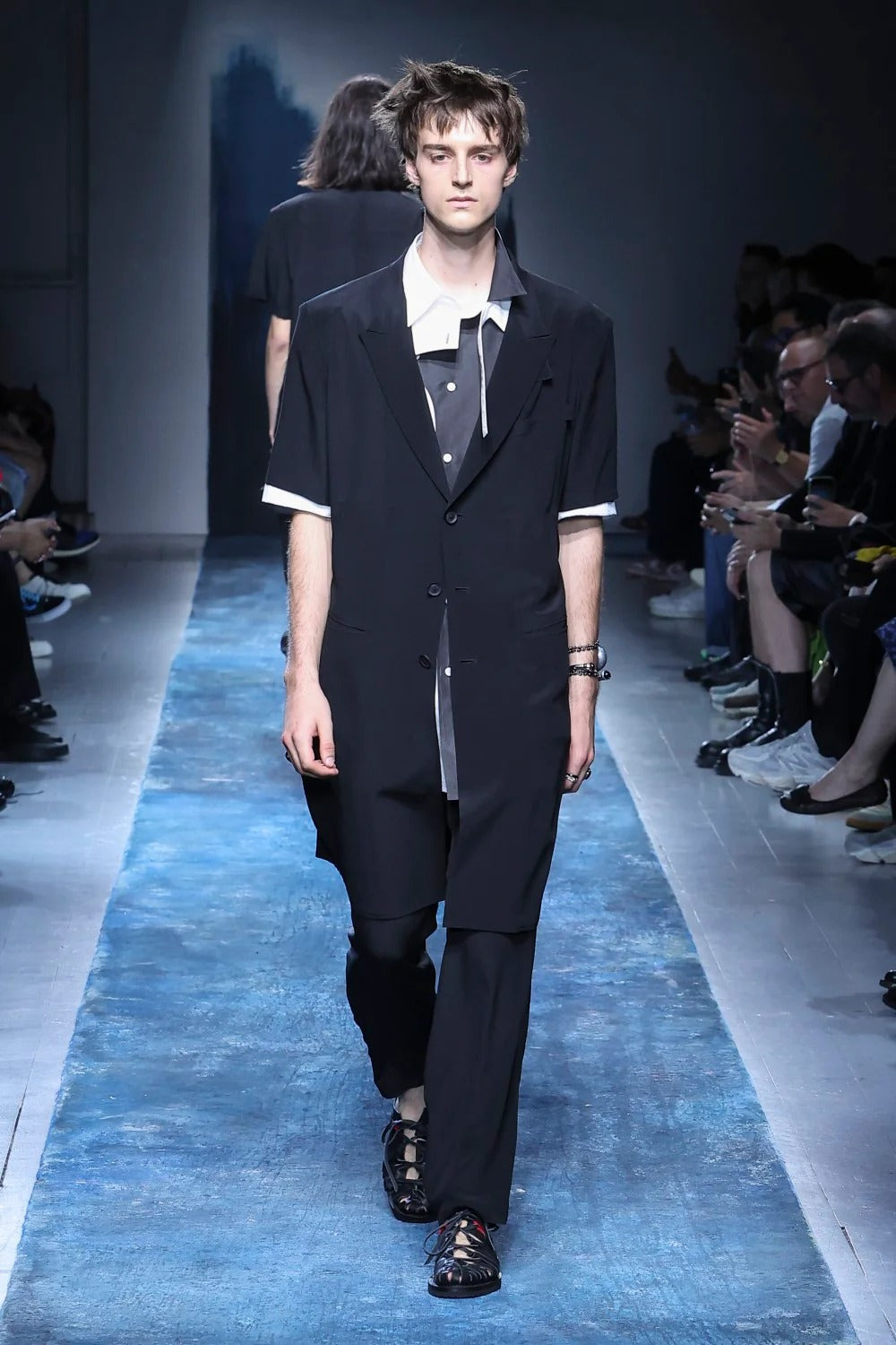 ASYMMETRIC BLOUSE