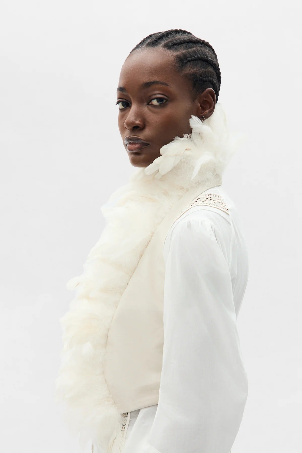 IDJE OPEN WAISTCOAT WITH FEATHERS OYSTER