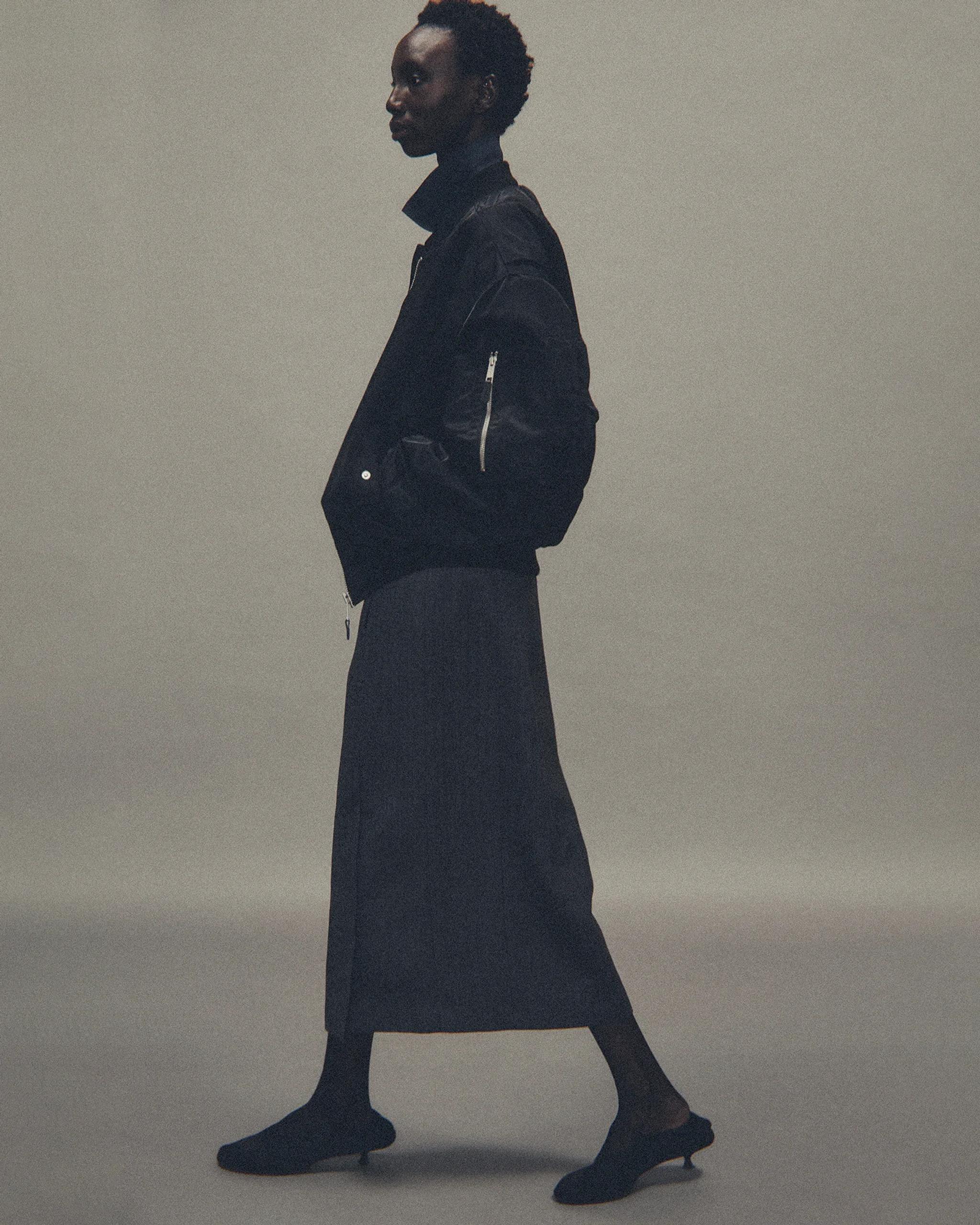 CROPPED BROAD BOMBER OIL