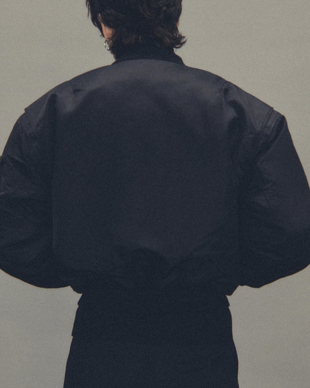 CROPPED BROAD BOMBER OIL