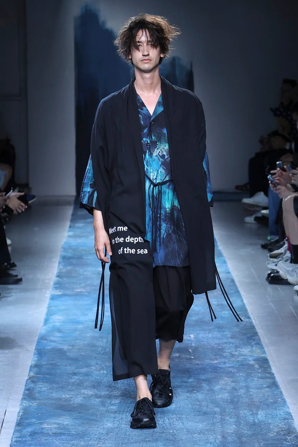 MESSAGE SCARF J