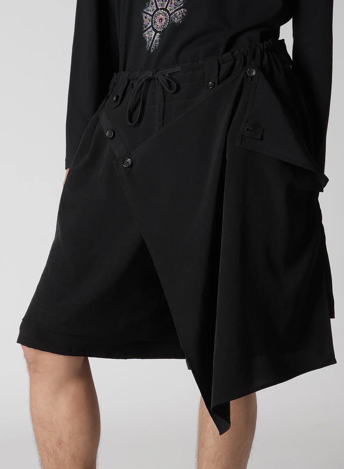 DRAPE PANEL ATTACHED SHORT PANTS