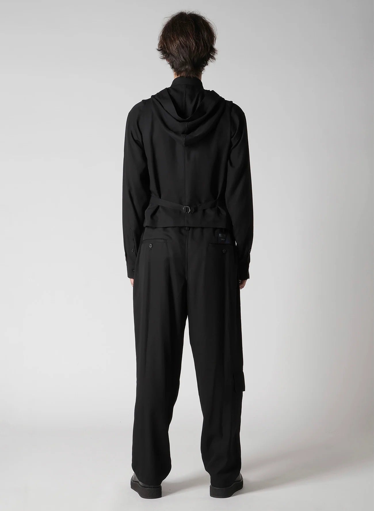 HOODED VEST