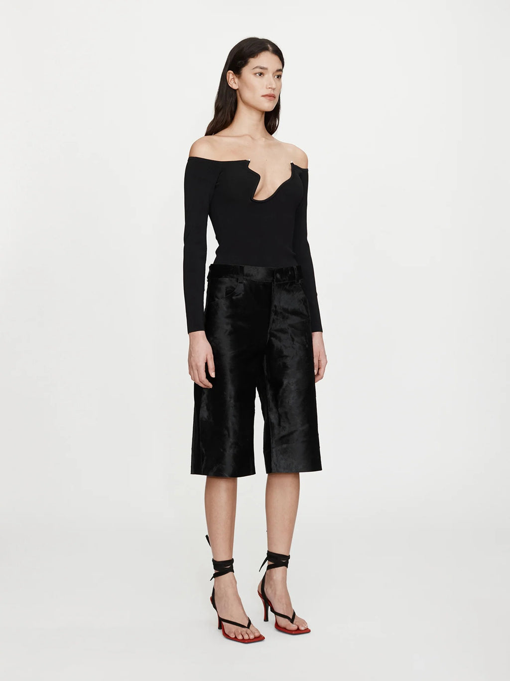 ODESSA ARCED KNITTED L/S TOP BLACK
