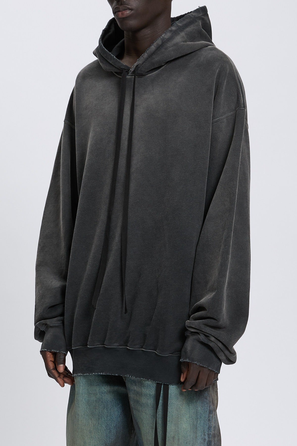 OLLIE HIGH COMFORT HOODY WITH "INFINITE FEATHERS" PRINT FADED BLACK