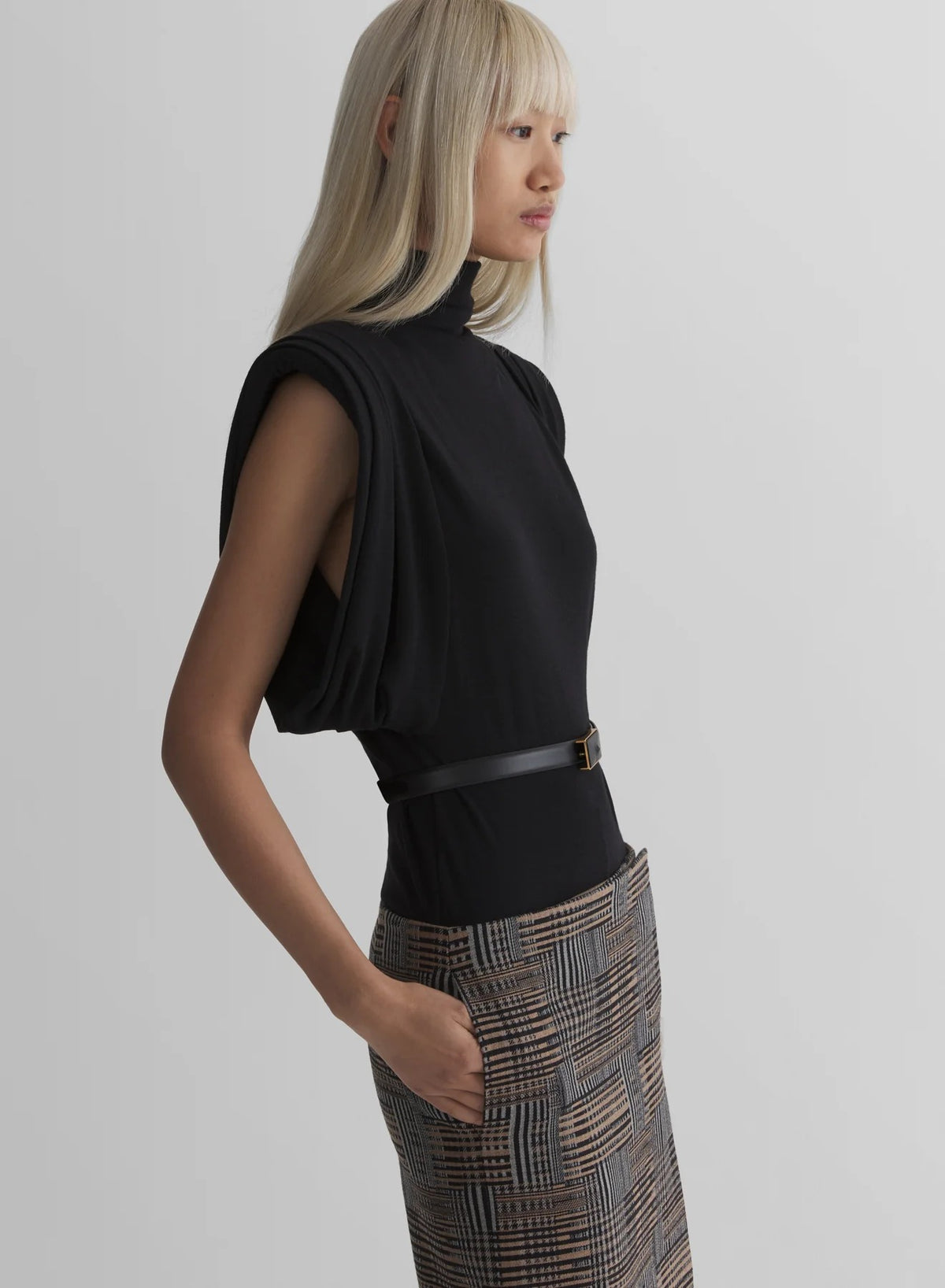 DRAPED SLEEVELESS TOP BLACK