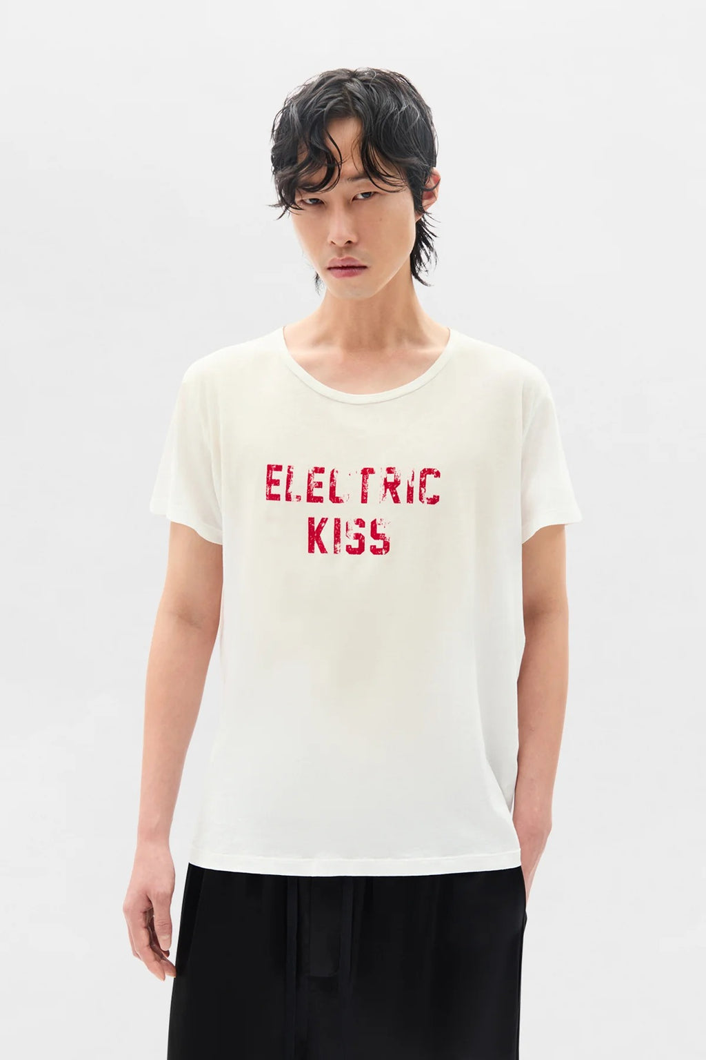 IDAR CROPPED STANDARD FIT T-SHIRT WITH "ELECTRIC KISS" FLOCK PRINT CHALK