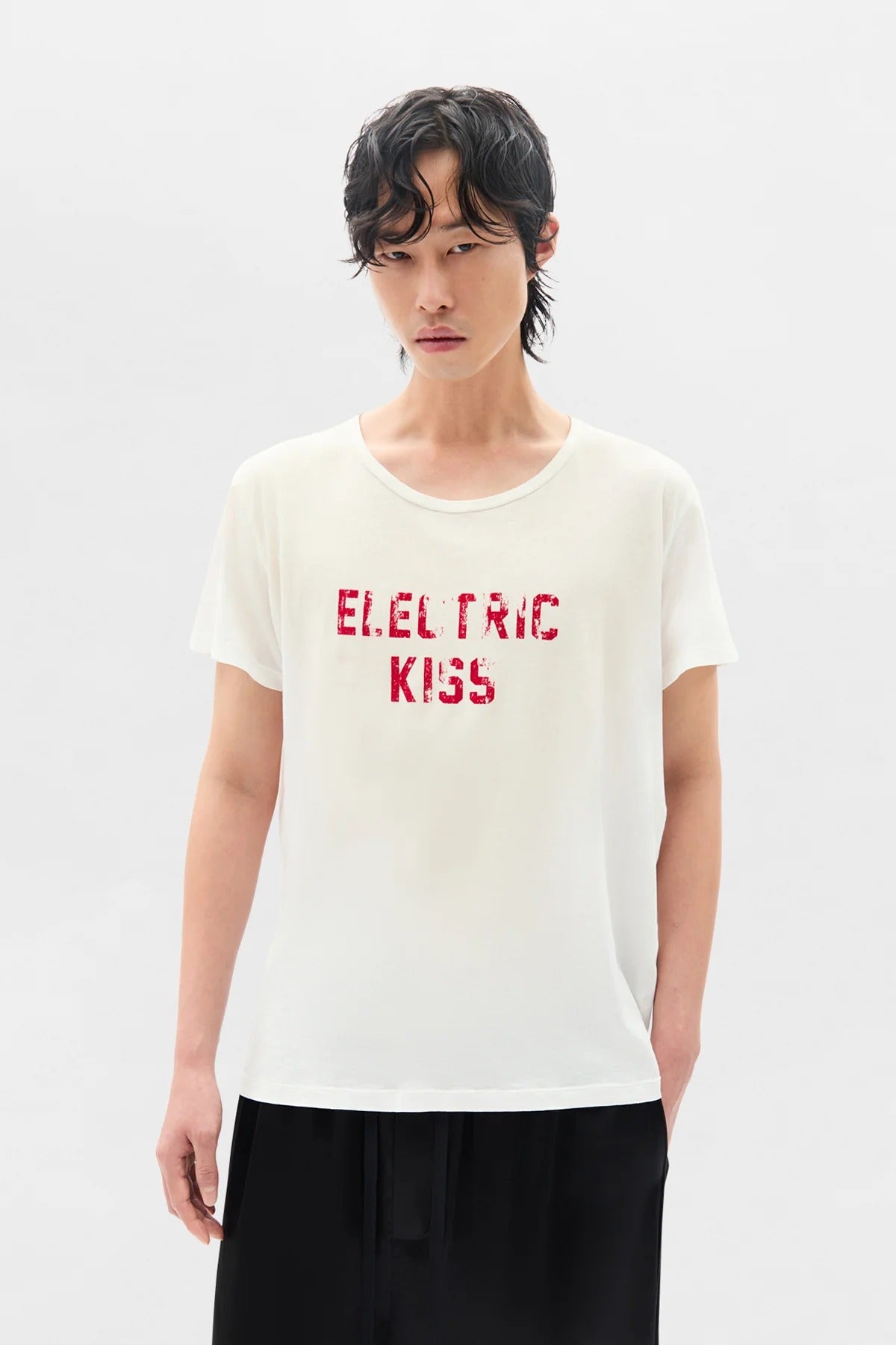 IDAR CROPPED STANDARD FIT T-SHIRT WITH "ELECTRIC KISS" FLOCK PRINT CHALK