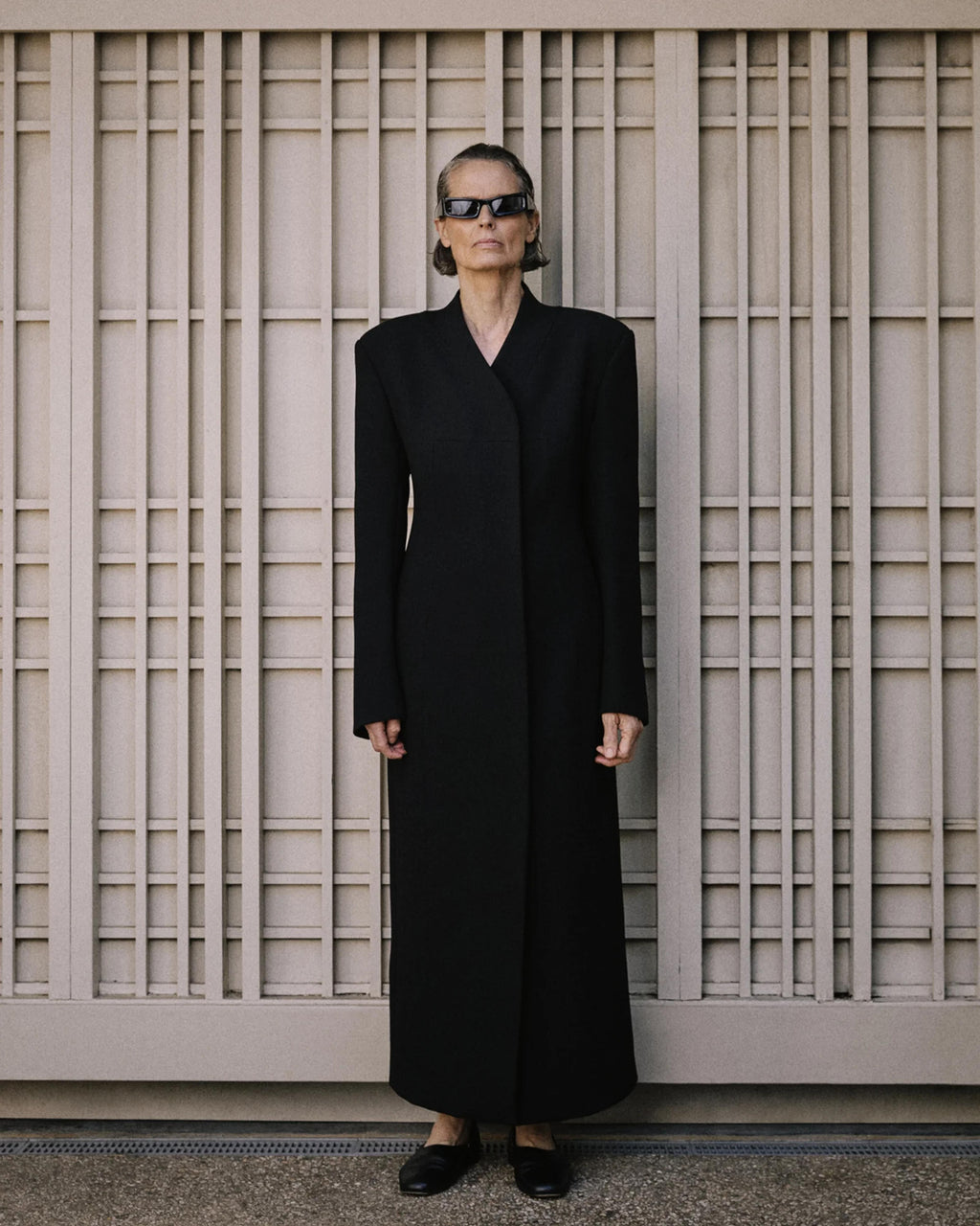 HOURGLASS COAT BLACK