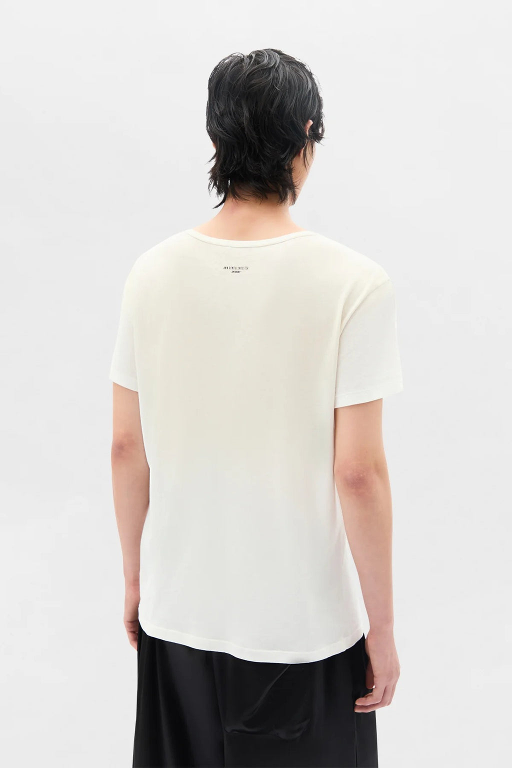 IDAR CROPPED STANDARD FIT T-SHIRT WITH "ELECTRIC KISS" FLOCK PRINT CHALK