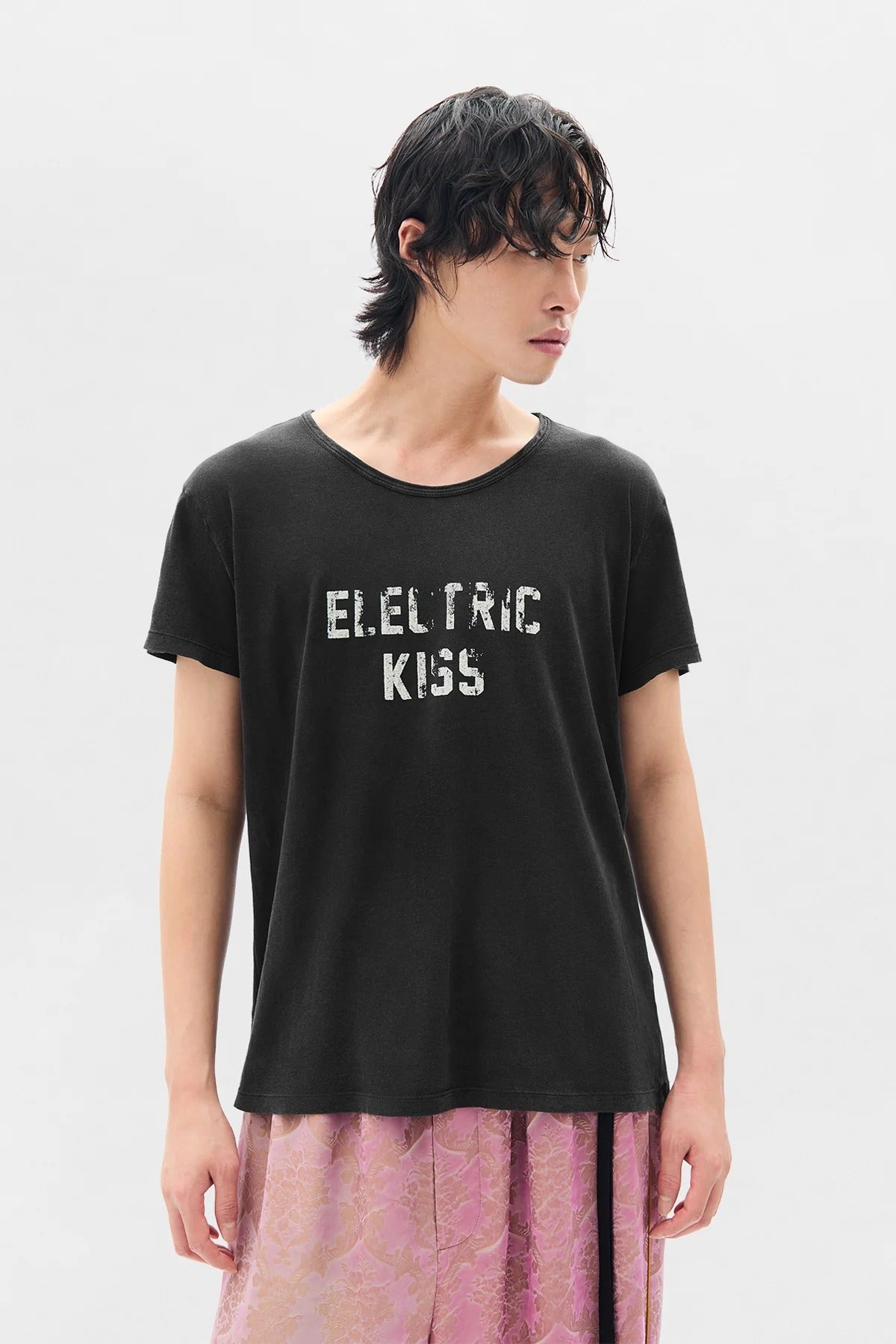IDAR CROPPED STANDARD FIT T-SHIRT WITH "ELECTRIC KISS" FLOCK PRINT FADED BLACK