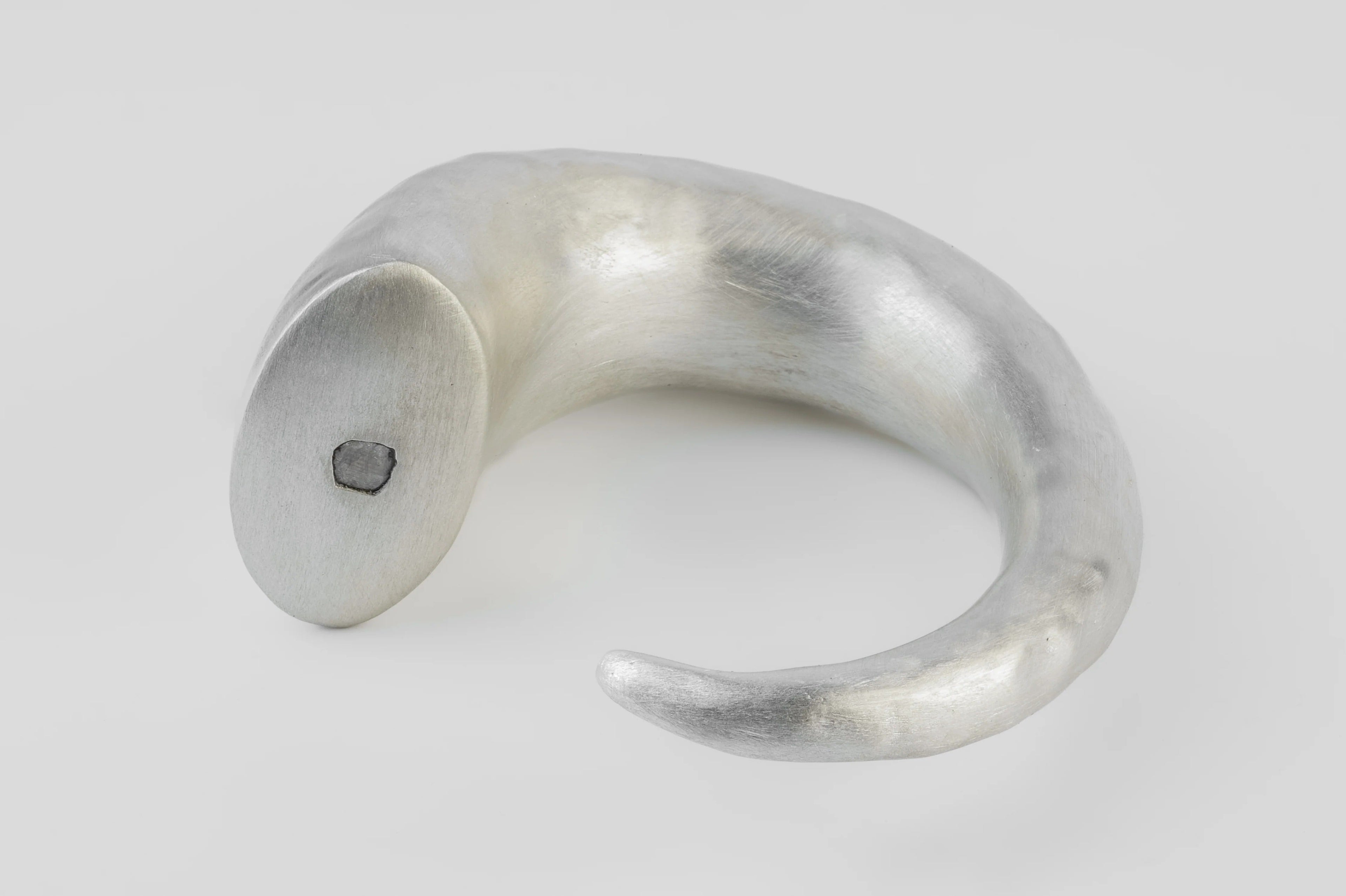 Giant Horn Bracelet (0.4 CT, Hoof Set, MA+DIA)