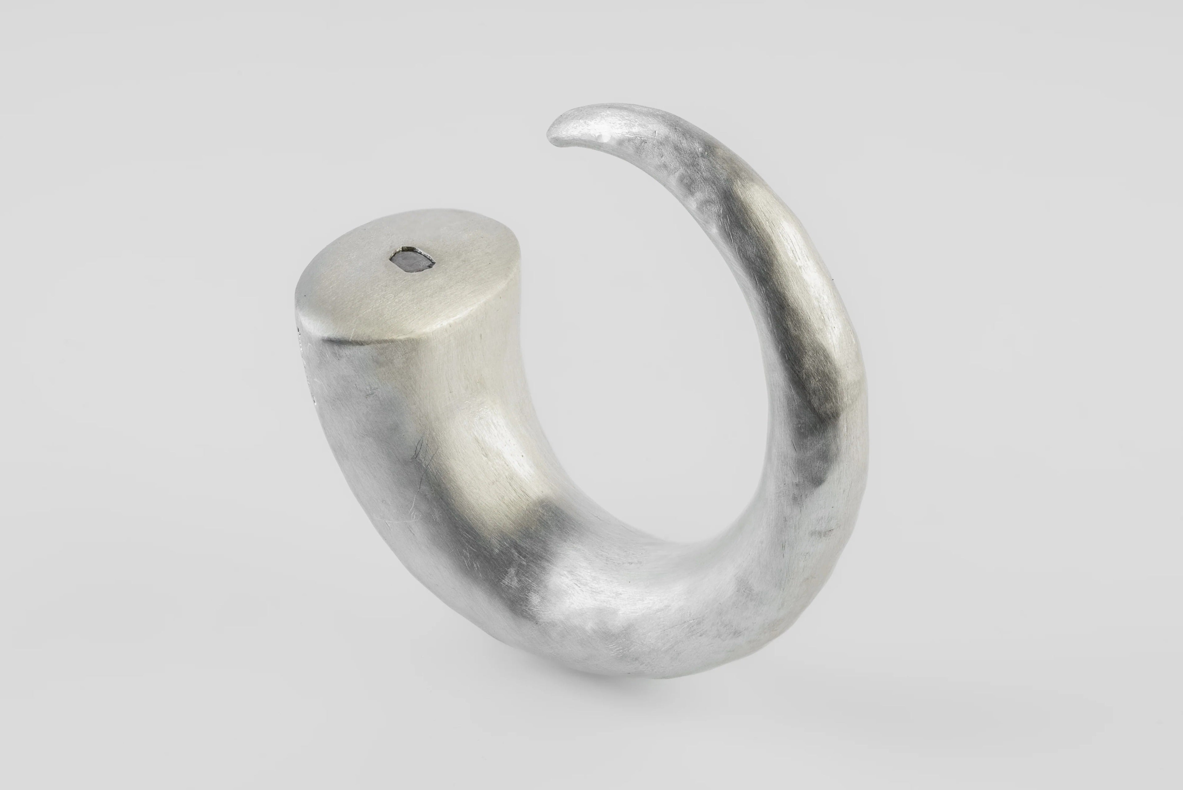 Giant Horn Bracelet (0.4 CT, Hoof Set, MA+DIA)