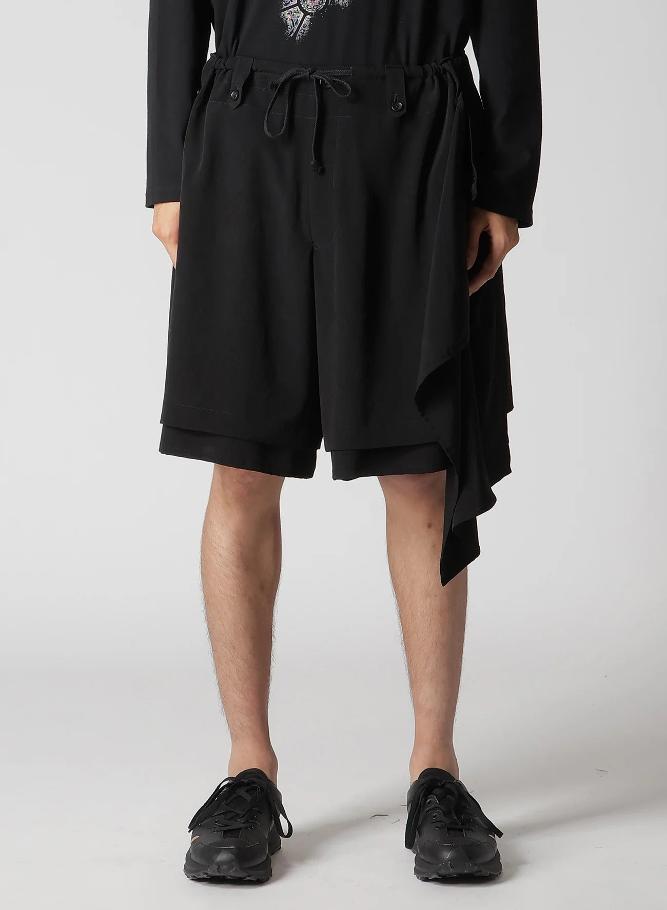 DRAPE PANEL ATTACHED SHORT PANTS