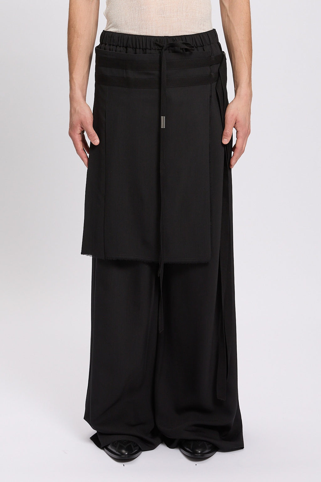 ERKE COMFORT LOUNGE PANTS WITH BELTED APRON BLACK