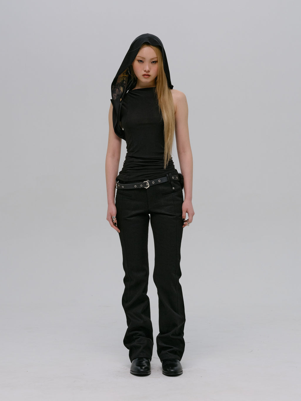 HOODED SLEEVELESS BLACK