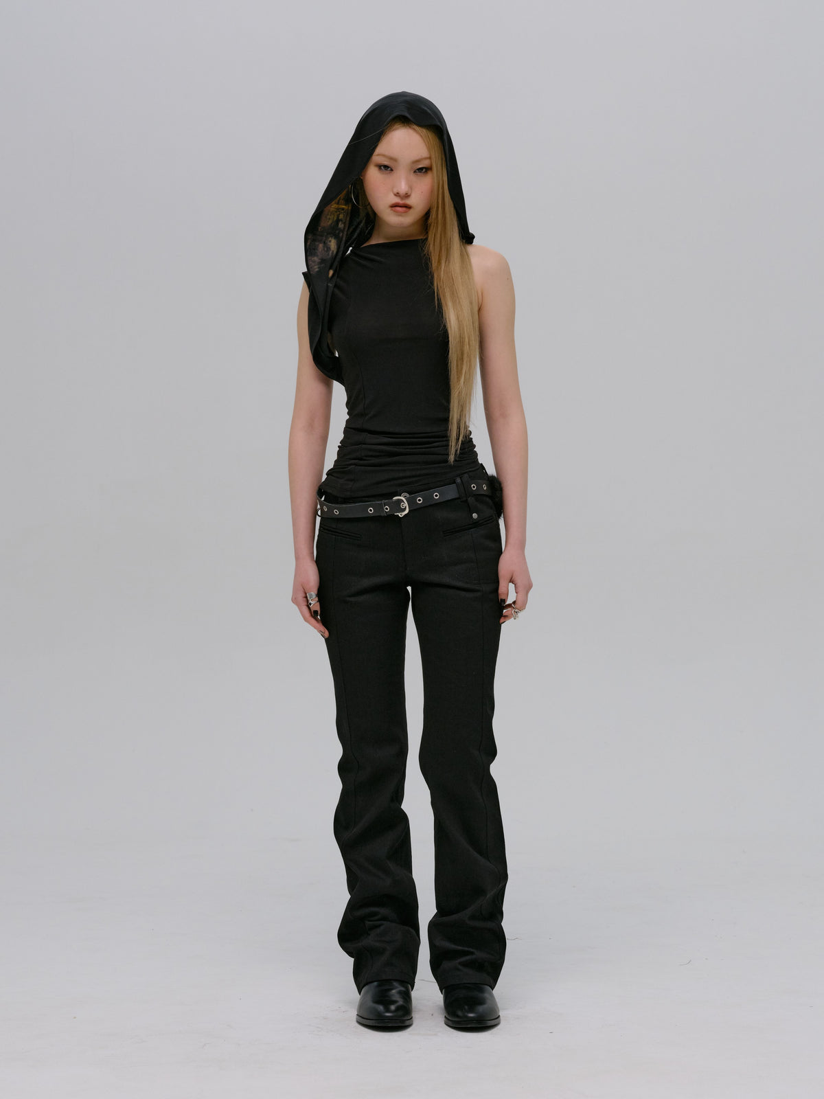 HOODED SLEEVELESS BLACK