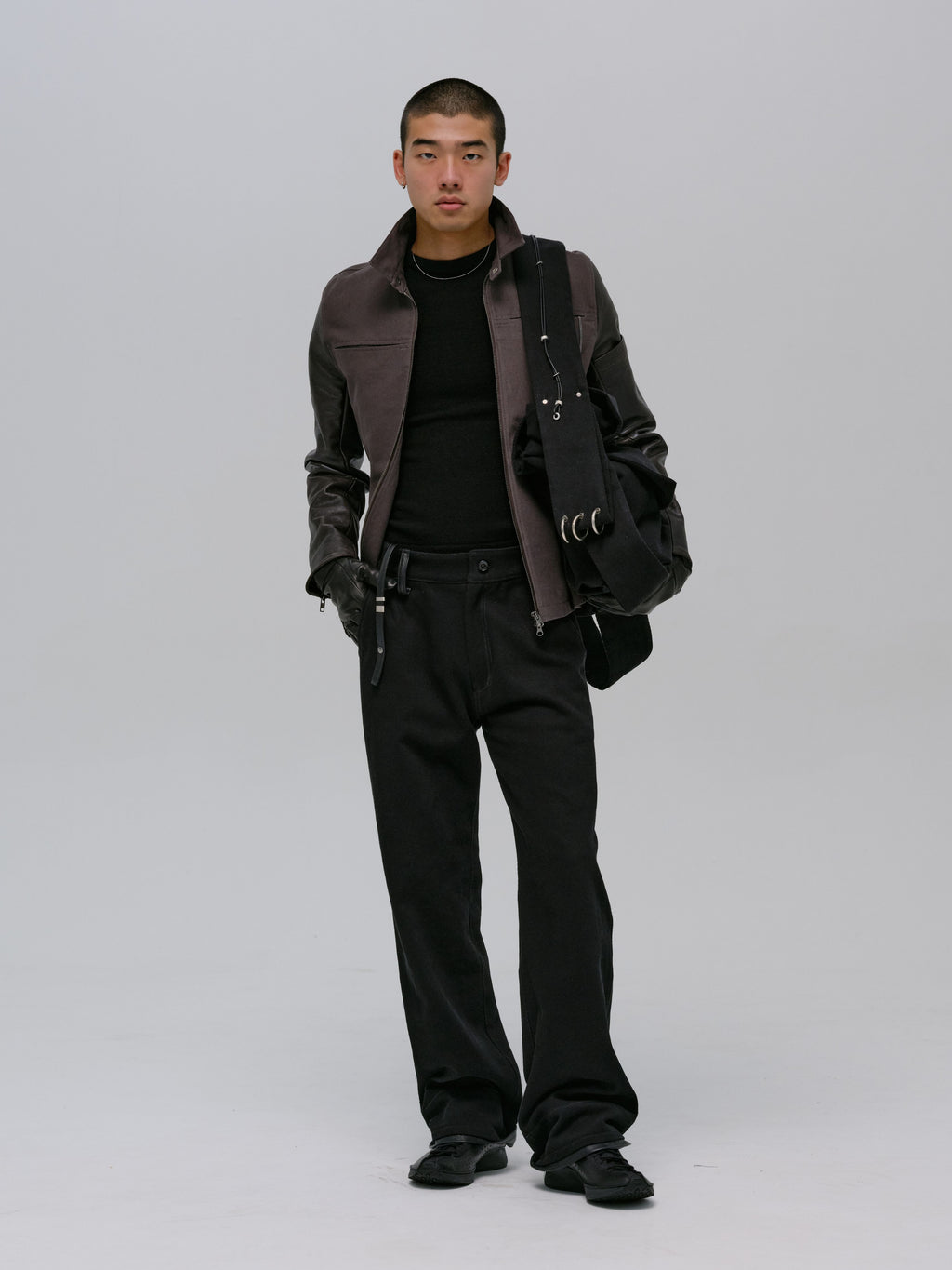 MESSENGER BAG BLACK