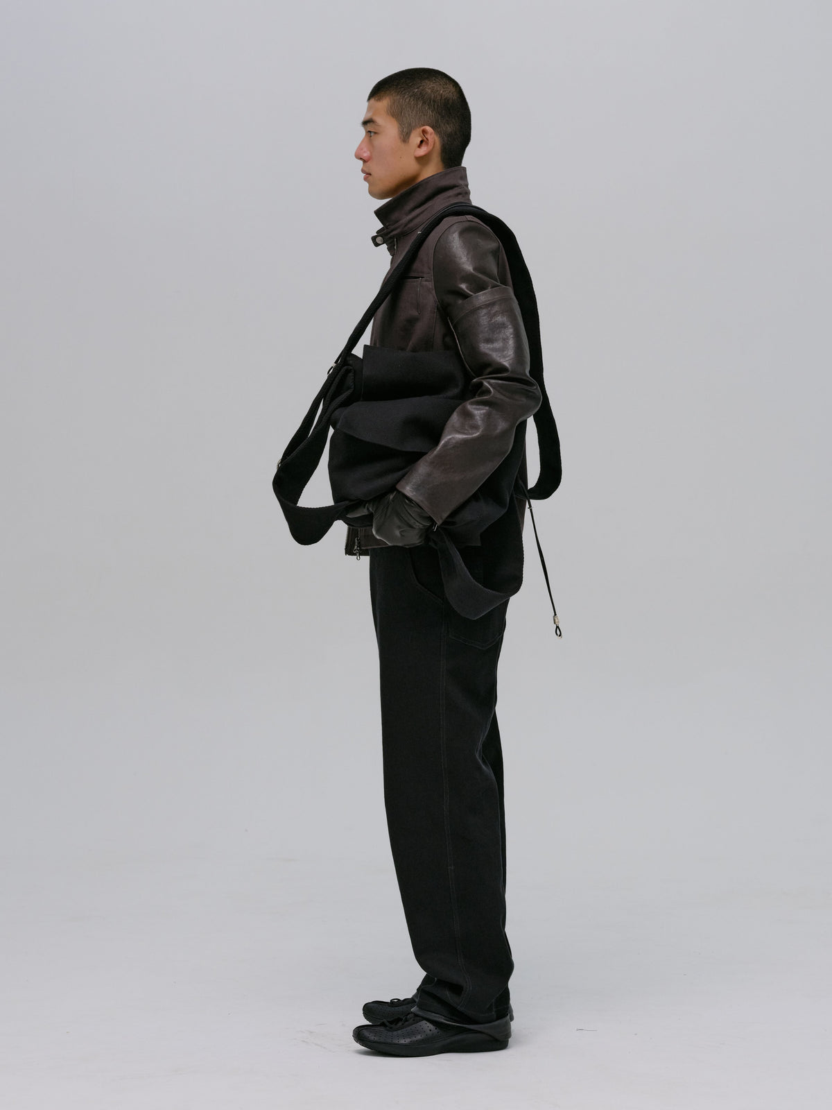 MESSENGER BAG BLACK
