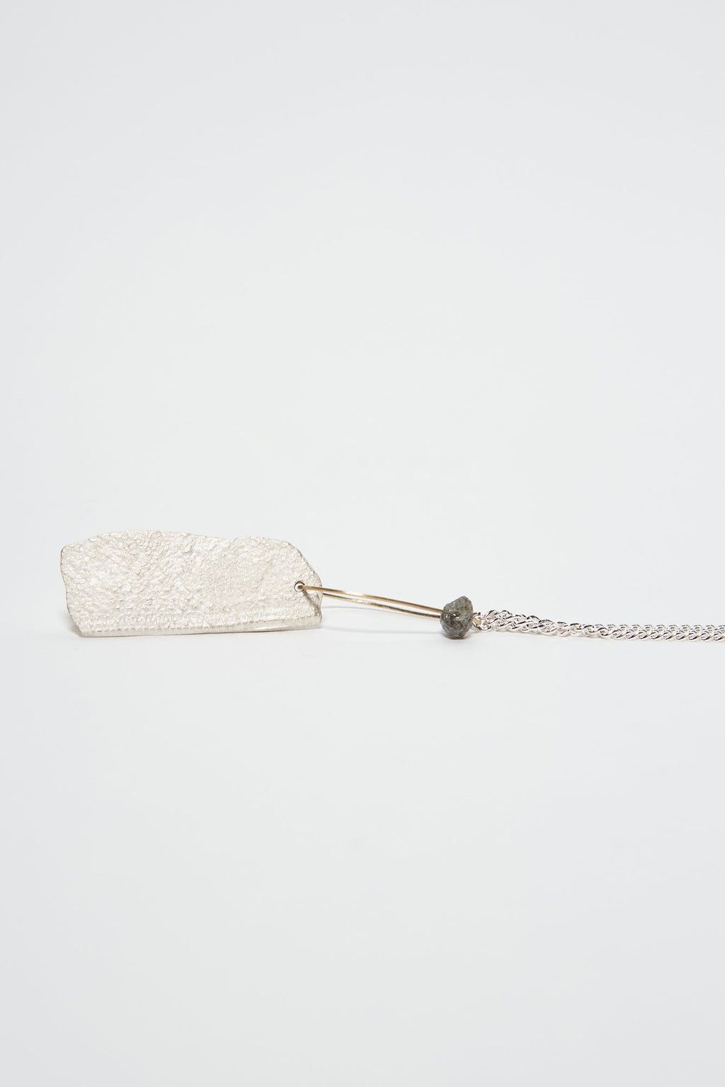 WHITE EAR STUD W/ CHAIN